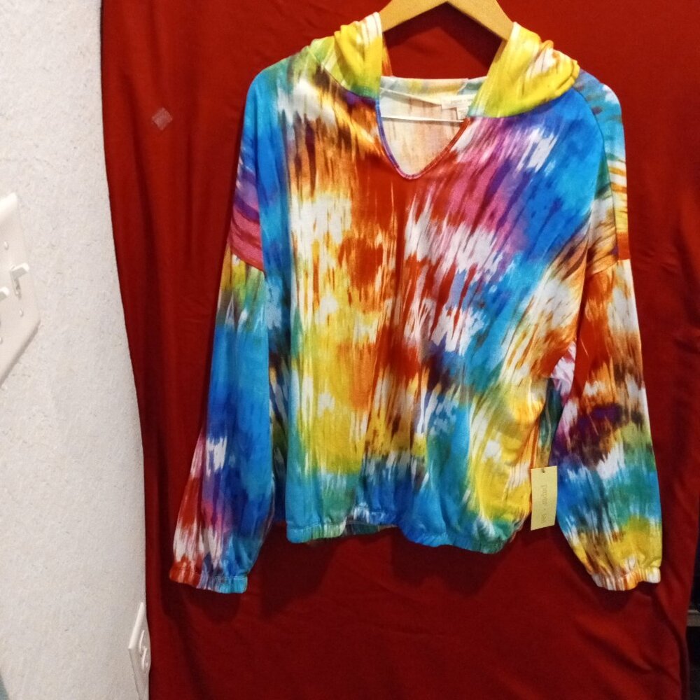 NEW MULTICOLORED PULL OVER TOP (SIZE 2 X)